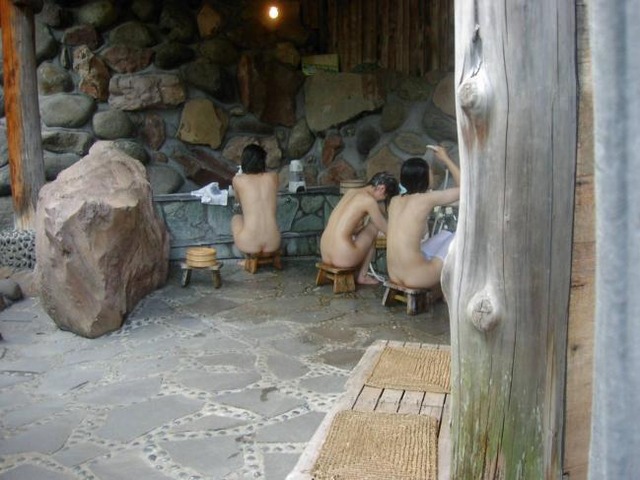 【女湯エロ画像】禁断の花園♪銭湯や温泉で憩ってる女性を影から盗撮(　･`ω･´)っ脱衣シーンもありまんこ♪