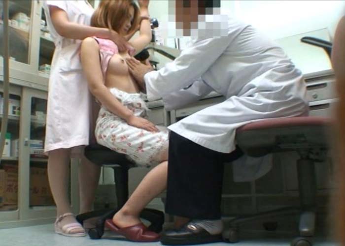 【盗撮エロ画像】ちょっと医大受けてくるわ→無理ｗｗｗ女性患者のおっぱい触り放題な医療現場の実態(*´Д`)