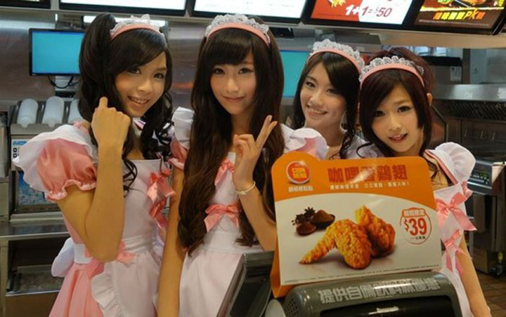 【海外コスプレ微エロ画像】台湾のマ○ドは超カワ店員のスマイルにコスプレがついてくるってマジか(*´д`*) 02