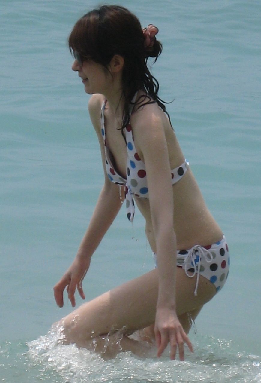 【素人水着】今年の夏も海やプールで期待しちゃう！いつのまにか見せちゃってるハプニング画像