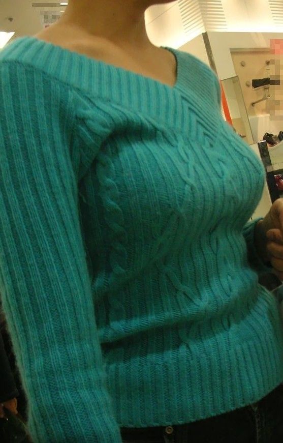 【セーターもっこりエロ画像】絶対におっぱいがデカいとわかるセーターの膨らみに興奮！ 14
