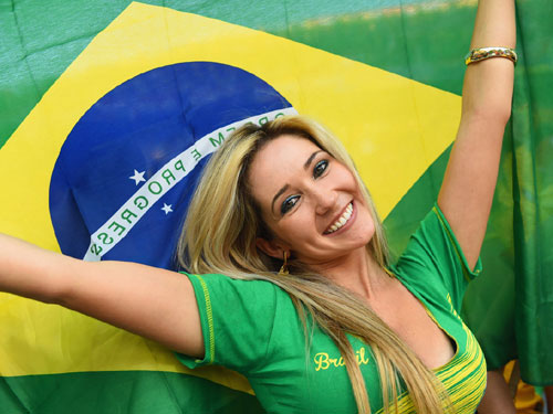 【ブラジル女性サポーターエロ画像】結構可愛い子がいる、サッカー好きなブラジル女性サポーター