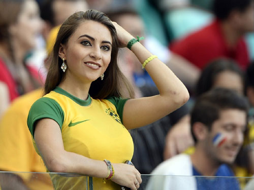 【ブラジル女性サポーターエロ画像】結構可愛い子がいる、サッカー好きなブラジル女性サポーター 23