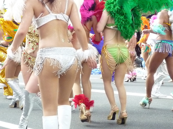 【サンバエロ画像】ほとんど下着！？過激衣装で踊るサンバの女の子たち！ 28