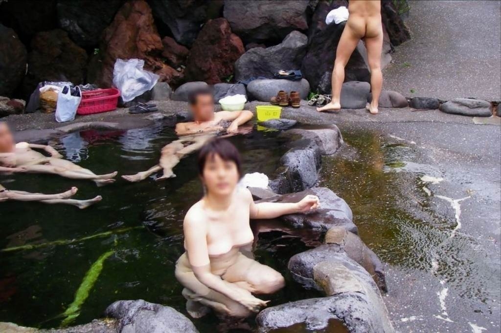 【露天風呂エロ画像】思わぬラッキー！露天風呂といったら男女混浴が基本だろ！？