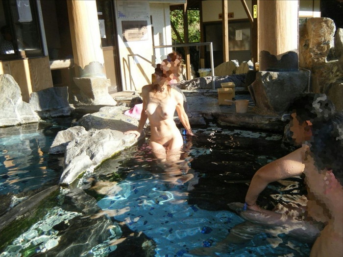 【露天風呂エロ画像】思わぬラッキー！露天風呂といったら男女混浴が基本だろ！？ 02
