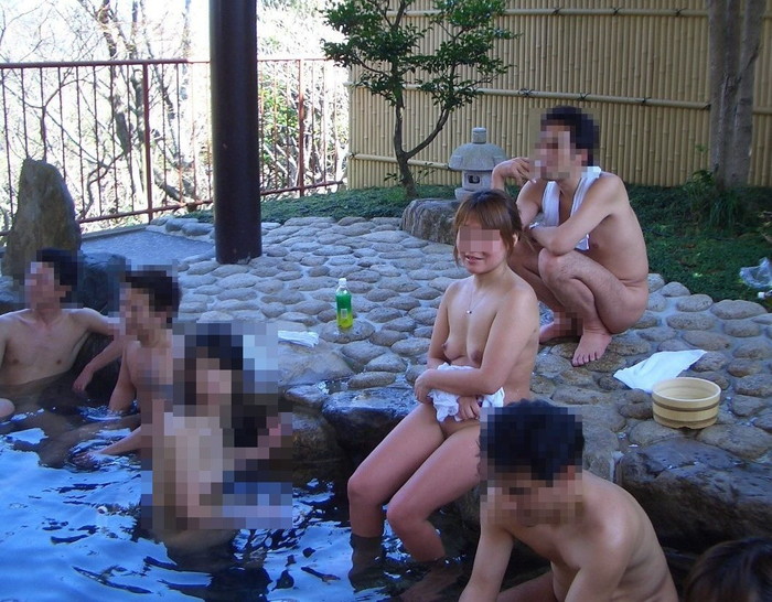 【露天風呂エロ画像】思わぬラッキー！露天風呂といったら男女混浴が基本だろ！？ 05